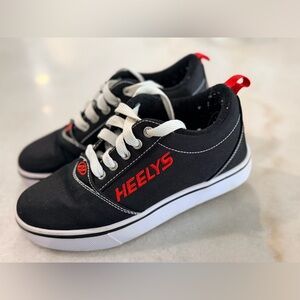New with out box Heelys Black and White Sneakers Roller Skates youth size 2/3